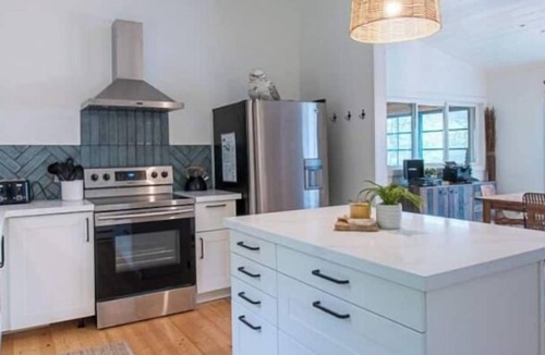 Algonquin Highlands Cottage | Muskoka Lakefront + fast WIFI + good cellular reception