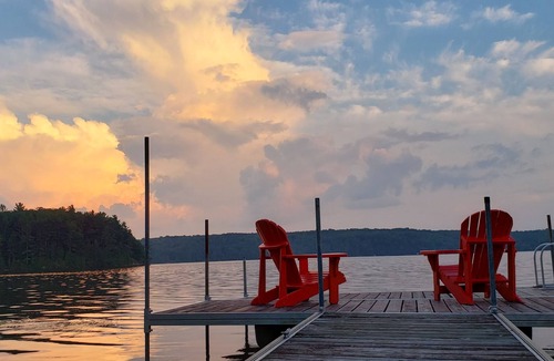 Utterson House | Muskoka Lakehouse Retreat - Family Friendly with Sandy Beach on Three Mile Lake