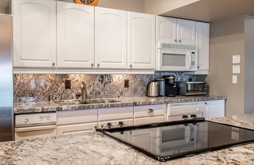 Gravenhurst Cottage | Muskoka Lakeshore Cottage Bliss