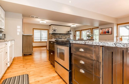 Gravenhurst Cottage | Muskoka Lakeshore Cottage Bliss
