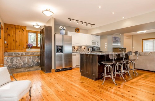 Gravenhurst Cottage | Muskoka Lakeshore Cottage Bliss