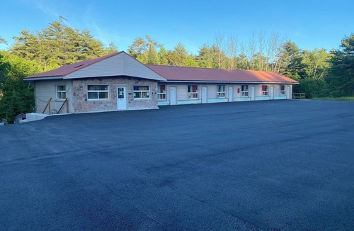 Gravenhurst House | Muskoka Nights Motel