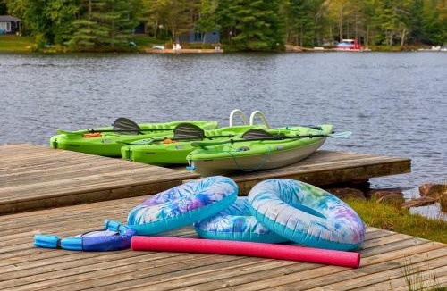 Gravenhurst House | Muskoka Retreat, Fire Pit, Games, Waterfront