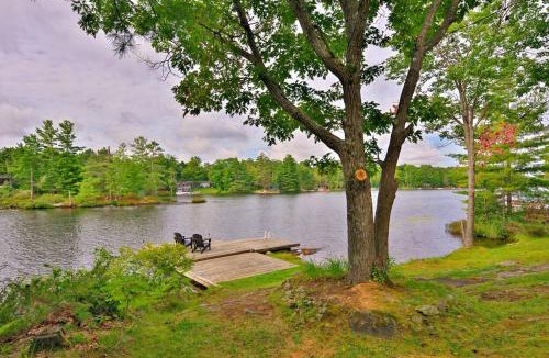 Gravenhurst House | Muskoka Retreat, Fire Pit, Games, Waterfront