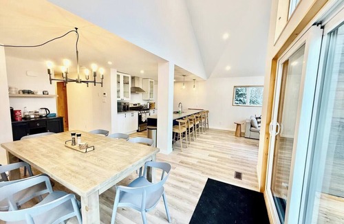 Perry House | Muskoka Retreat on Bay Lake