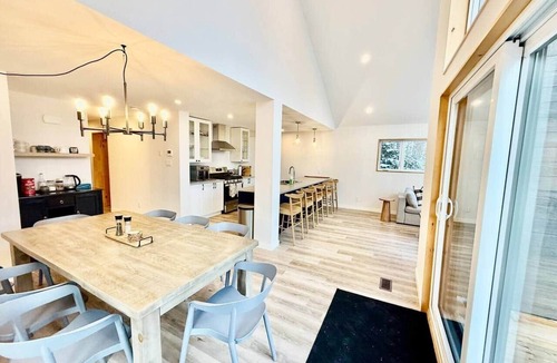 Perry House | Muskoka Retreat on Bay Lake