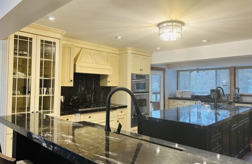 Big Chute Cottage | Muskoka - The Eagle's Nest