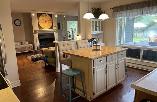 Bracebridge Cottage | Muskoka Waterfront 2 Hours from Toronto, Welcome to Mika's cottage