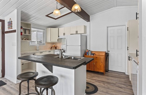 Huntsville Cottage | Muskoka Waterfront-Dock, Kayak, Firepit, Fireplace