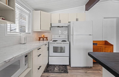Huntsville Cottage | Muskoka Waterfront-Dock, Kayak, Firepit, Fireplace