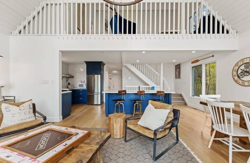 Perry House | Muskokan Mirage Located on Mirage Lake