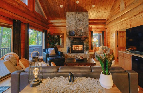 Almond Cabin | Must-Know Perks: Private hot tub + relaxing soaking tub Luxurious king bed in a cozy, intimate space Peaceful wooded setting near the Smoky Mountains