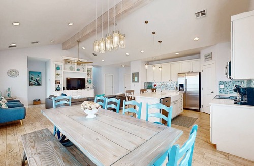 Port Aransas House | Mustang Royale Home in Gulf-Front Community, Boardwalk to Beach