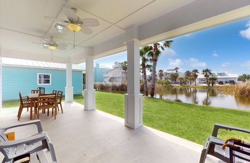 Port Aransas House | Mustang Royale Home in Gulf-Front Community, Boardwalk to Beach