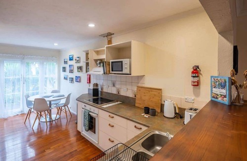 Rotorua House | Mutts, MTBs & Mud Pools | Central & Pet Friendly!