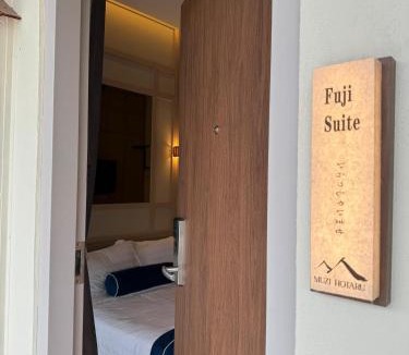 Tersusun Batu 5 Hotel | Muzi Boutique Hotel