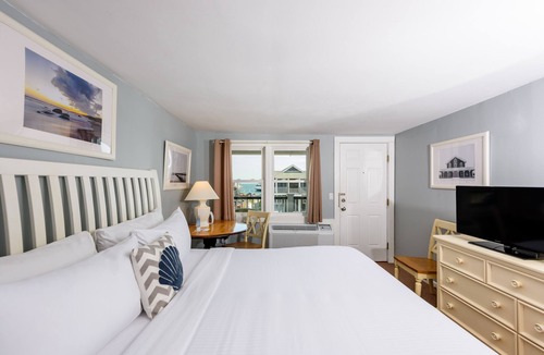 Oak Bluffs Hotel | MV Surfside Hotel