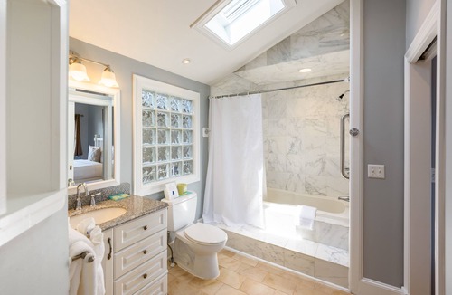 Oak Bluffs Hotel | MV Surfside Hotel