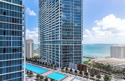 Downtown Miami Apartment | MVR - Brickell Icon w Massive Pool & Spa