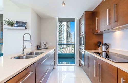 Downtown Miami Apartment | MVR - High-Floor Luxury with Iconic Views