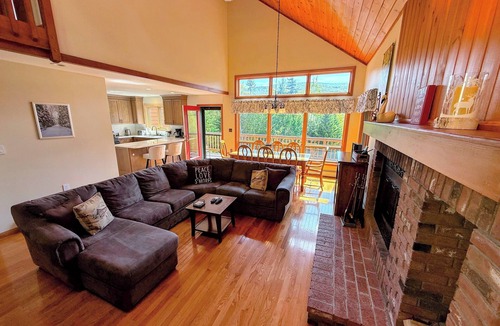 Bretton Woods House | MWP66 End Unit with Gorgeous Mountain Views, Pool Table, Pool/Gym Passes!