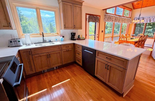 Bretton Woods House | MWP66 End Unit with Gorgeous Mountain Views, Pool Table, Pool/Gym Passes!