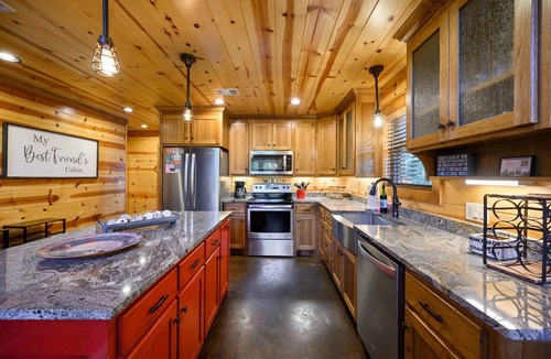 Hochatown Cabin | My Best Friend's Cabin: 2 BR + Loft Game Room, 2 Bath, Sleeps 8