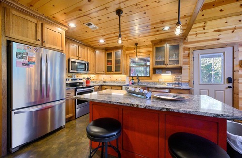 Hochatown Cabin | My Best Friend's Cabin: 2 BR + Loft Game Room, 2 Bath, Sleeps 8