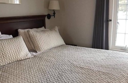 Manitowaning Hotel | My Friends Inn Manitoulin