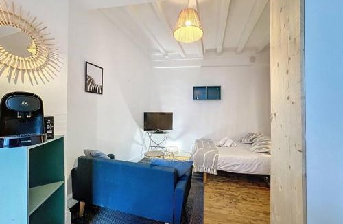 Carnot - Gailleton Apartment | My home auguste comte 1