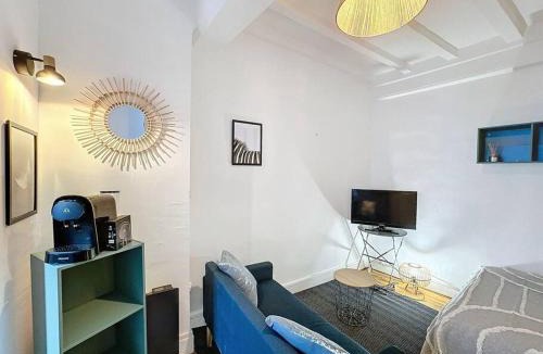 Carnot - Gailleton Apartment | My home auguste comte 1