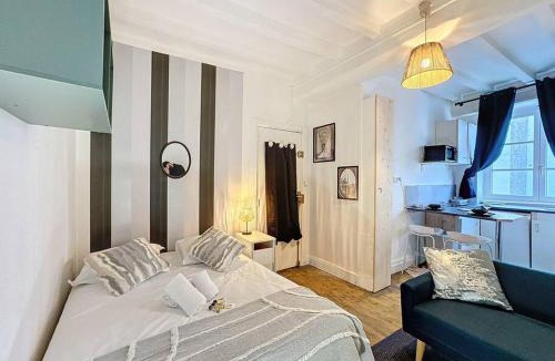 Carnot - Gailleton Apartment | My home auguste comte 1