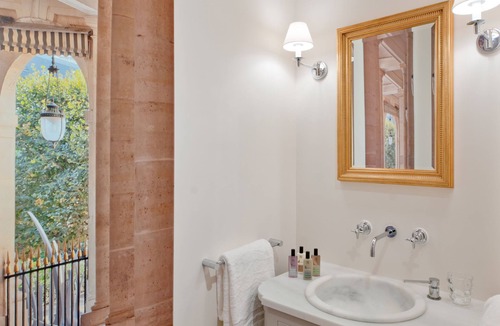 Quartier du Faubourg-Montmartre Bed & Breakfast | My Home For You B&B