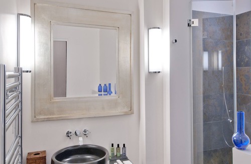 Quartier du Faubourg-Montmartre Bed & Breakfast | My Home For You B&B