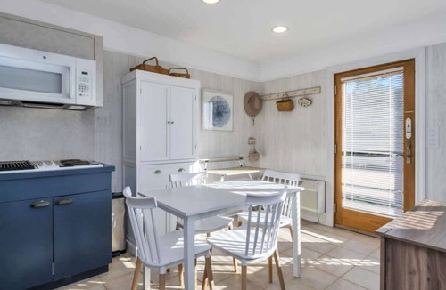 Napeague Cottage | My Humble Abode 2BR Beachside Home | TennisPoolPKG