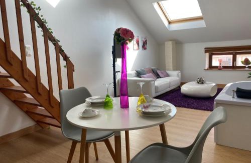 Socourt Apartment | My Love Room avec balnéo privative & déco romantique by BoookingFuté
