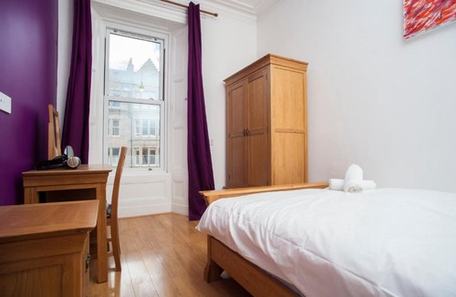 Bruntsfield Apartment | My Meadows, City Centre Apartment, Sunny&Spacious