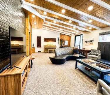 Willmar Apartment | MY PLACE! Luxury 2 Bed with piano!