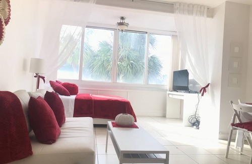 East Fort Lauderdale Apartment | My red and white studio on the beach