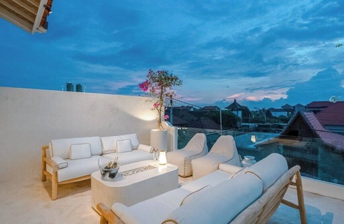 Batu Bolong House | "Mykonian" Concept - Luxurious 3BR Canggu Beach
