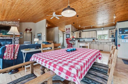 Lion's Head Cottage | Mylestone | 4BR Waterfront ISLAND Retreat