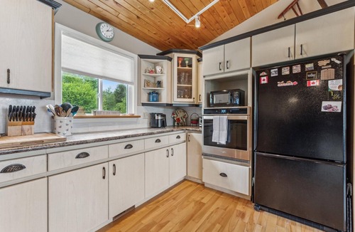 Lion's Head Cottage | Mylestone | 4BR Waterfront ISLAND Retreat