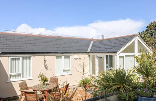 Redruth House | Mynheer Farm Bowji