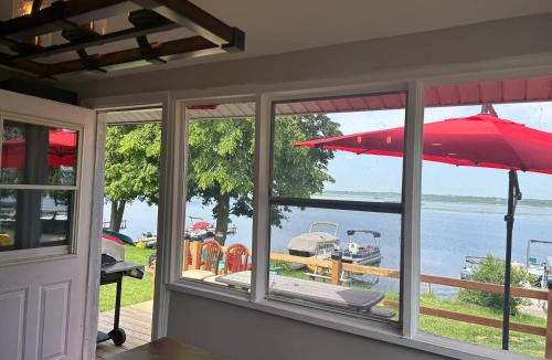 Lindsay Cabin | Myriad Fins Cottage and Marina