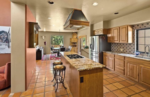 Oak Creek House | Myrinn–Explore and Relax|Spa Tub w/Red Rock Views