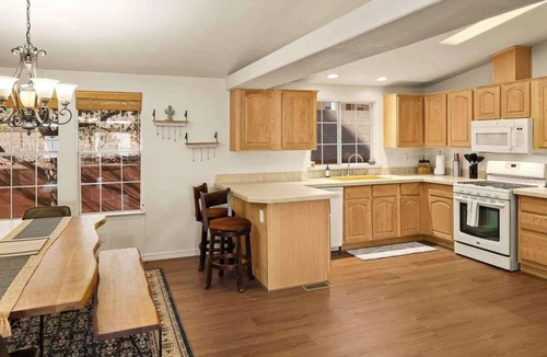 Clarkdale House | Myrinn - Red Rock Views & Game Room Near Jerome