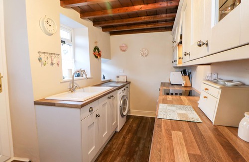West Witton Cottage | MYRTLE COTTAGE, pet friendly, with open fire in West Witton