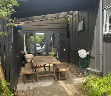 Kingsland House | Myrtle St Guesthouse