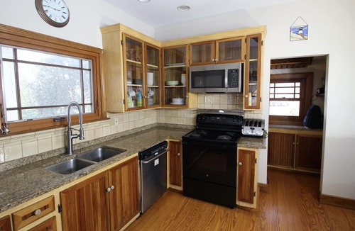 Stonington Cottage | Mystic Area Waterfront with Dock