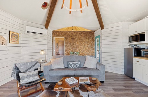 Canyon Lake House | Mystic Hills Ranch I Glamping, Views, Pool